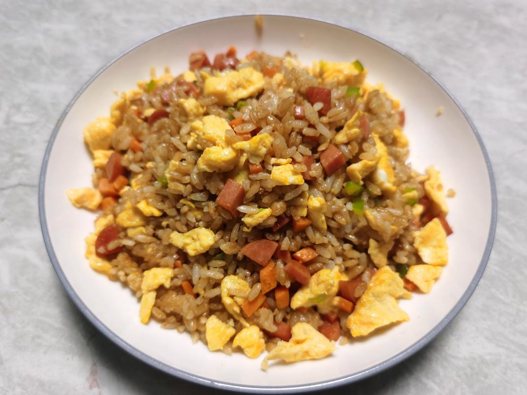 超级好吃的酱油火腿蛋炒饭！