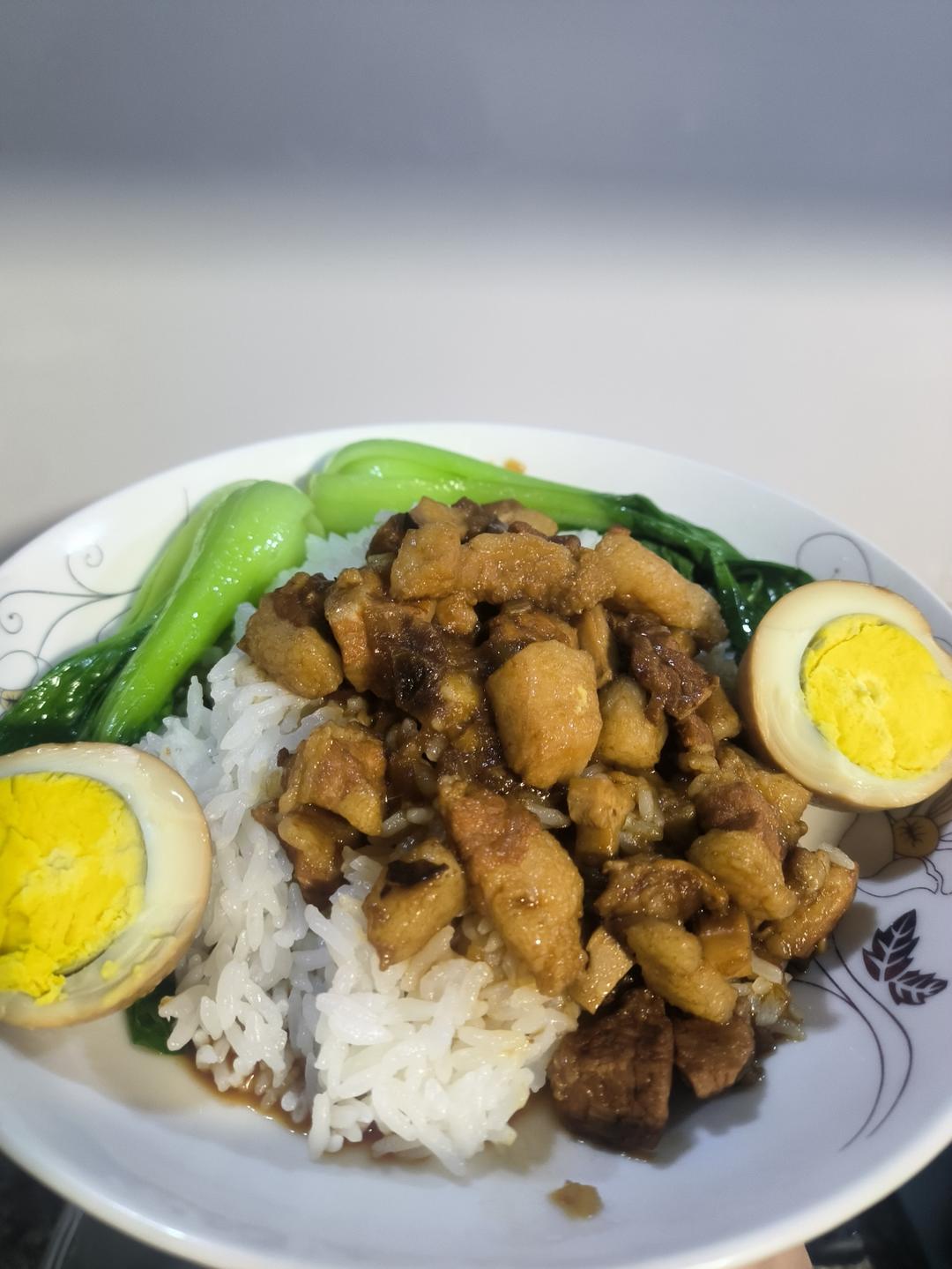 洋葱酥卤肉饭