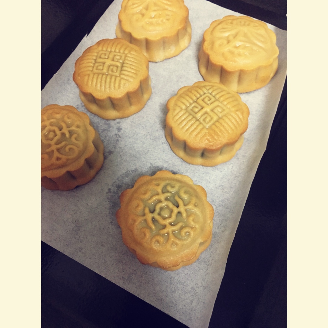 黑芝麻馅儿广式月饼