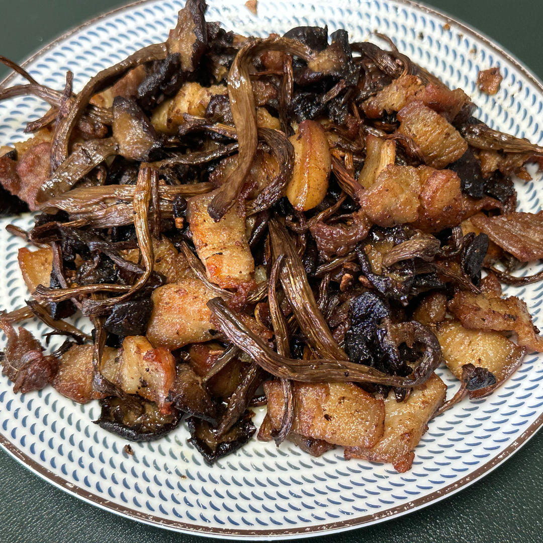 五花肉干锅茶树菇