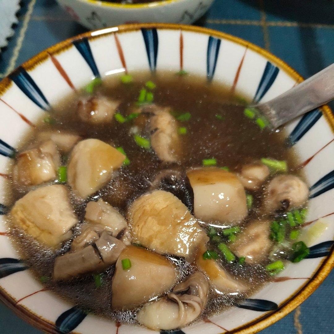 鲜掉眉毛口蘑汤