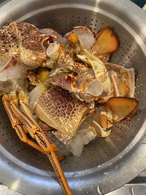 澳洲大龙虾的标准吃法的做法 步骤1