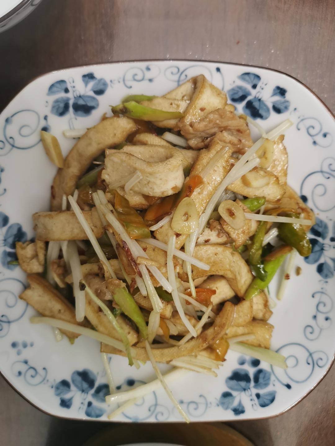 午餐晚餐简单快手下饭菜芹菜炒香干