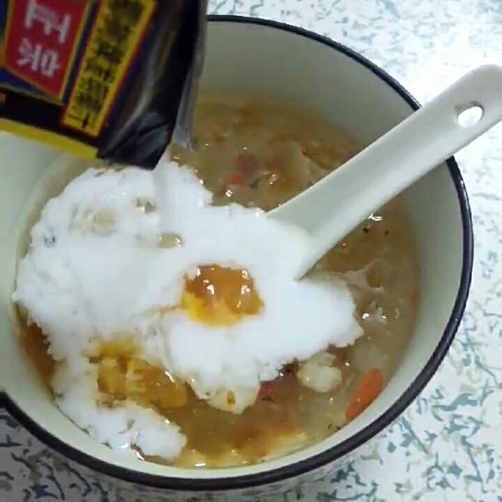 桃胶皂角米牛奶炖雪燕