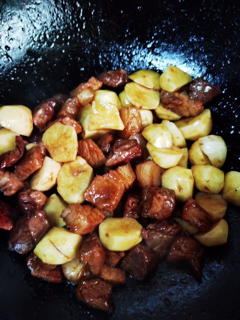 砂锅红烧肉炖土豆的做法 步骤6