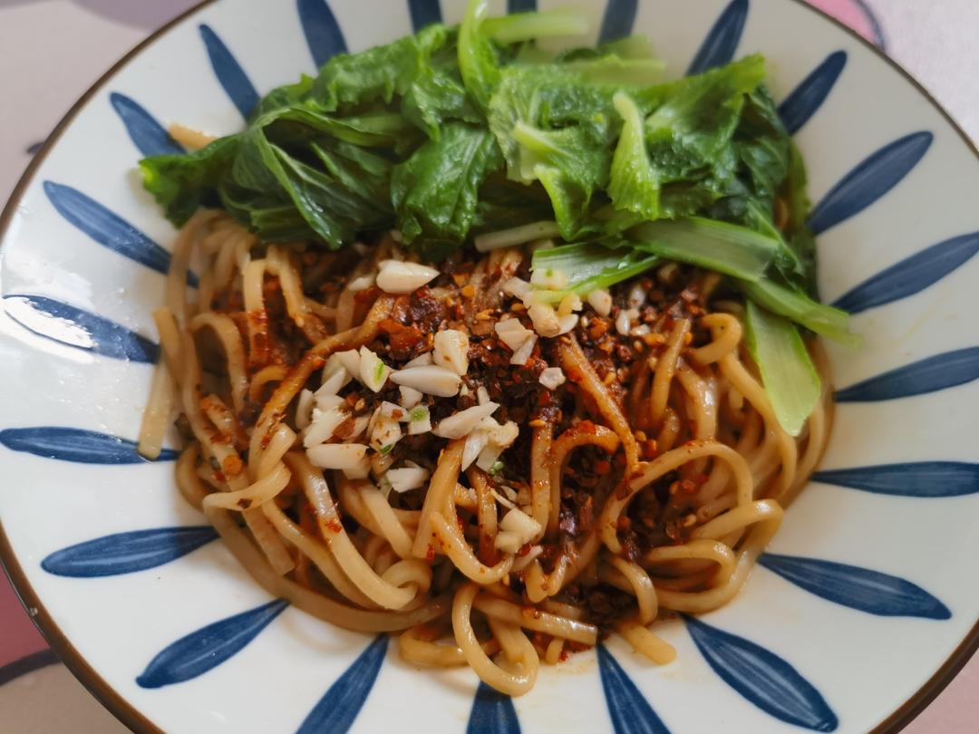 十分钟就能吃上的超简单油泼面