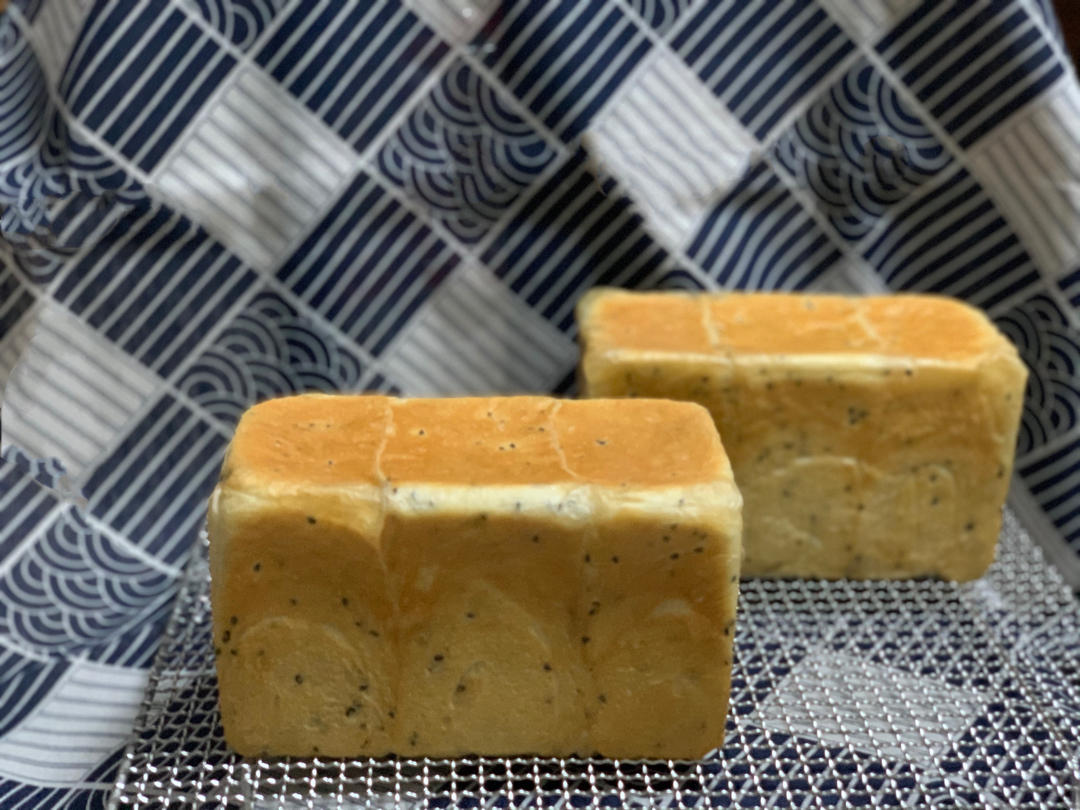 咸盐黑芝麻吐司