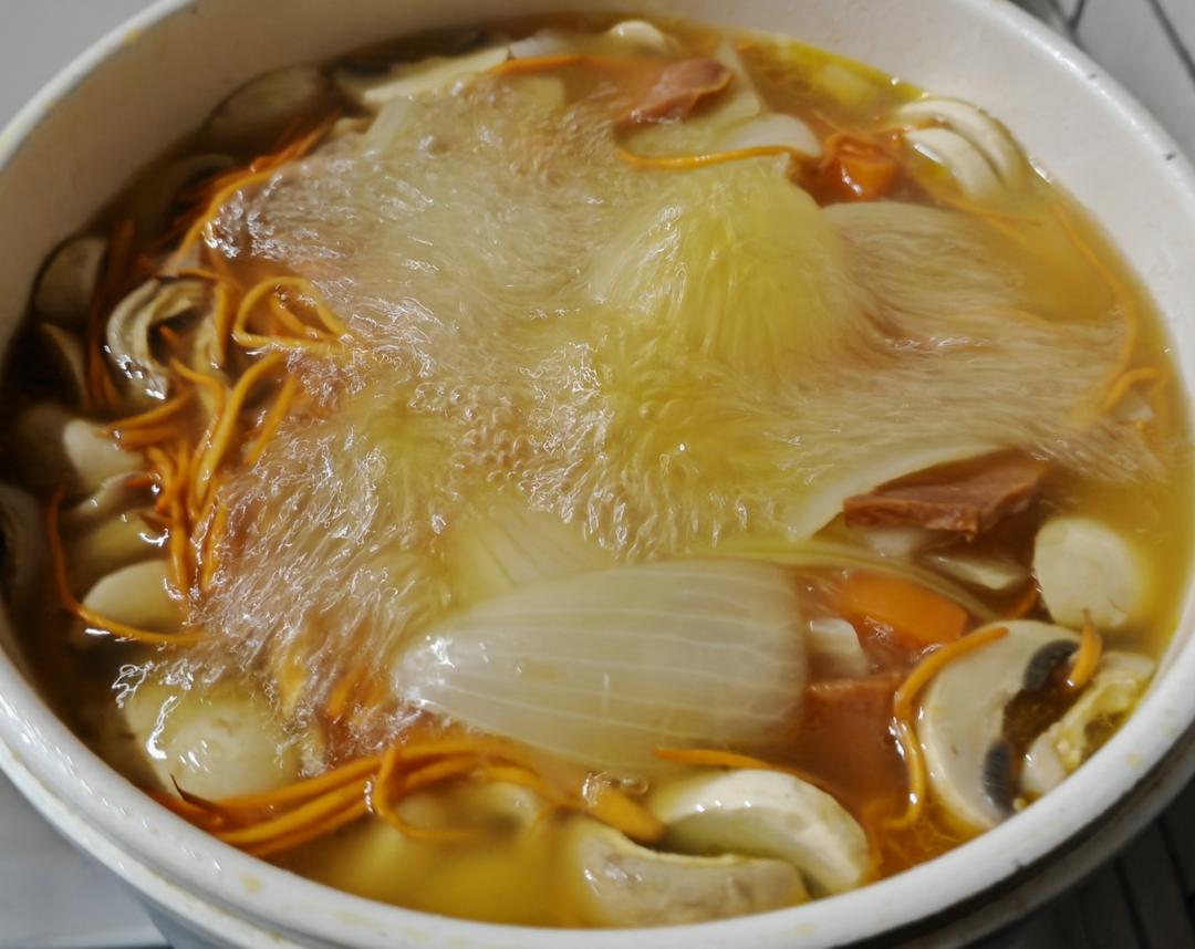 菌菇蔬菜高汤的做法 步骤3