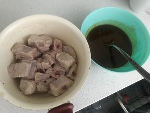 电饭煲版排骨土豆香菇焖饭的做法 步骤1