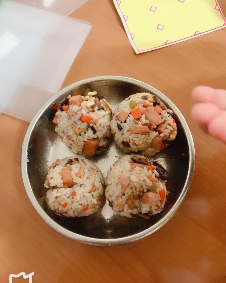 小盆友超爱的肉松饭团子