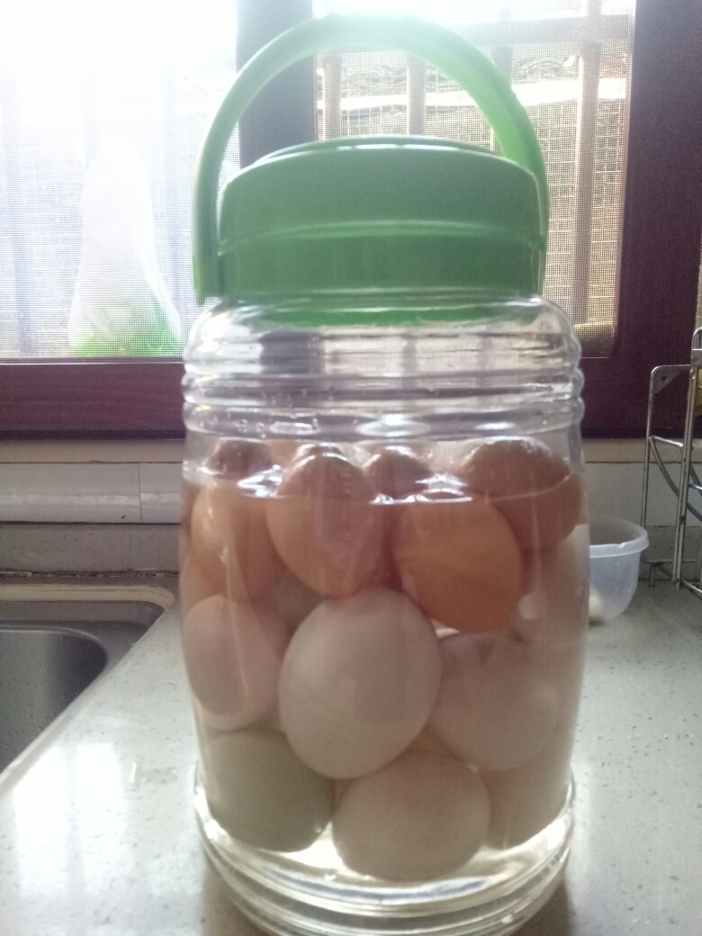 盐水鸭蛋+鸡蛋的做法 步骤1