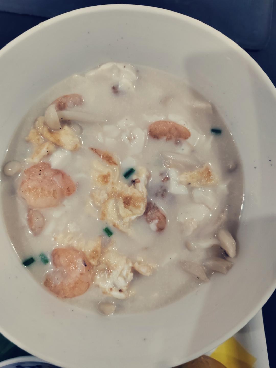 鲜虾菌菇豆腐汤