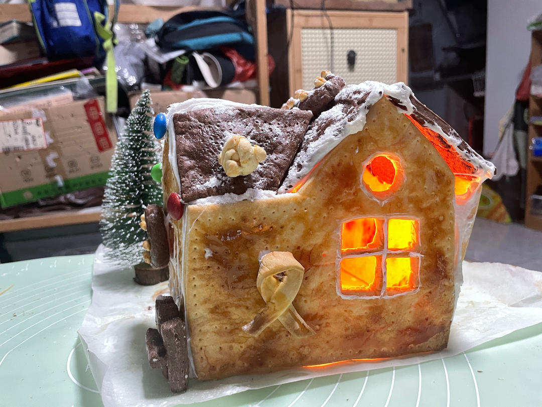 独家原创：圣诞节，来吃比姜饼屋好吃100倍的巧克力饼干童话小屋（首创完美的糖霜替代品）