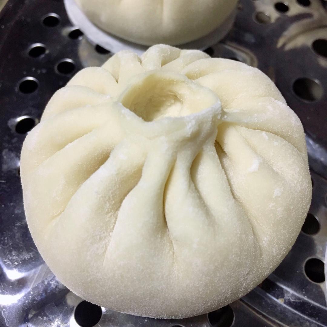 包包子的手法（鲜虾猪肉包）