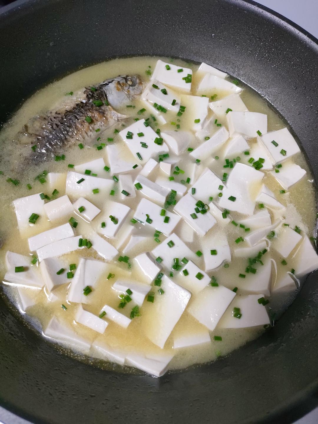 奶白鲫鱼豆腐汤|一条鱼最后的温柔