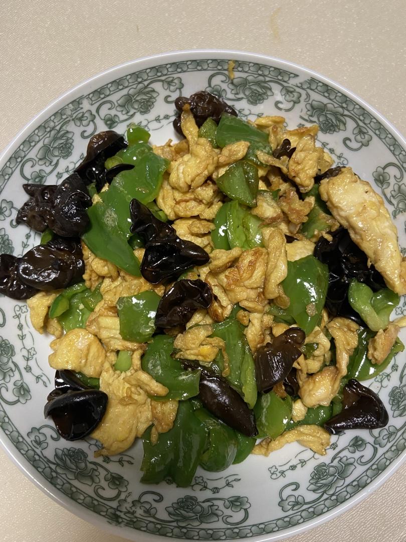 黑木耳青椒炒鸡蛋（营养又下饭）