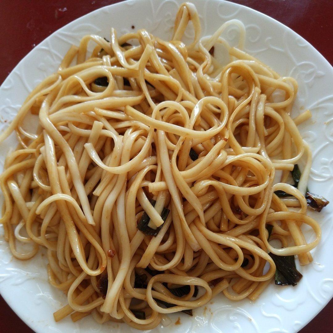 10分钟搞定的一碗葱油拌面