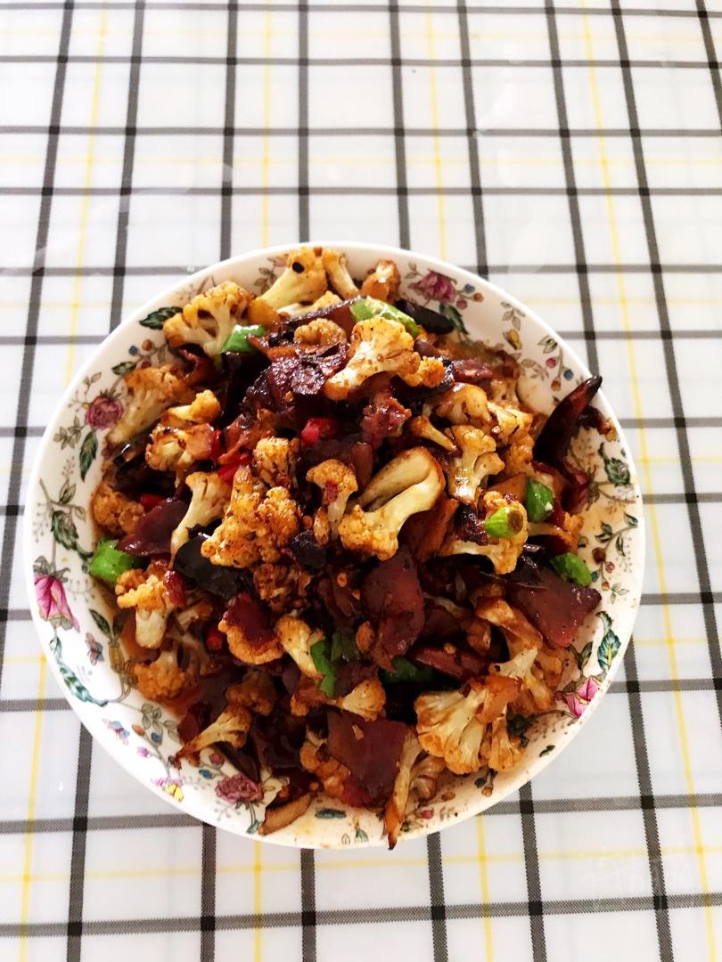腊肉炒有机花菜
