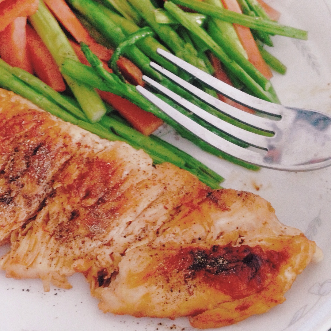 酷炫屌炸天好吃的煎鸡胸肉（香蒜蜂蜜煎鸡胸肉）