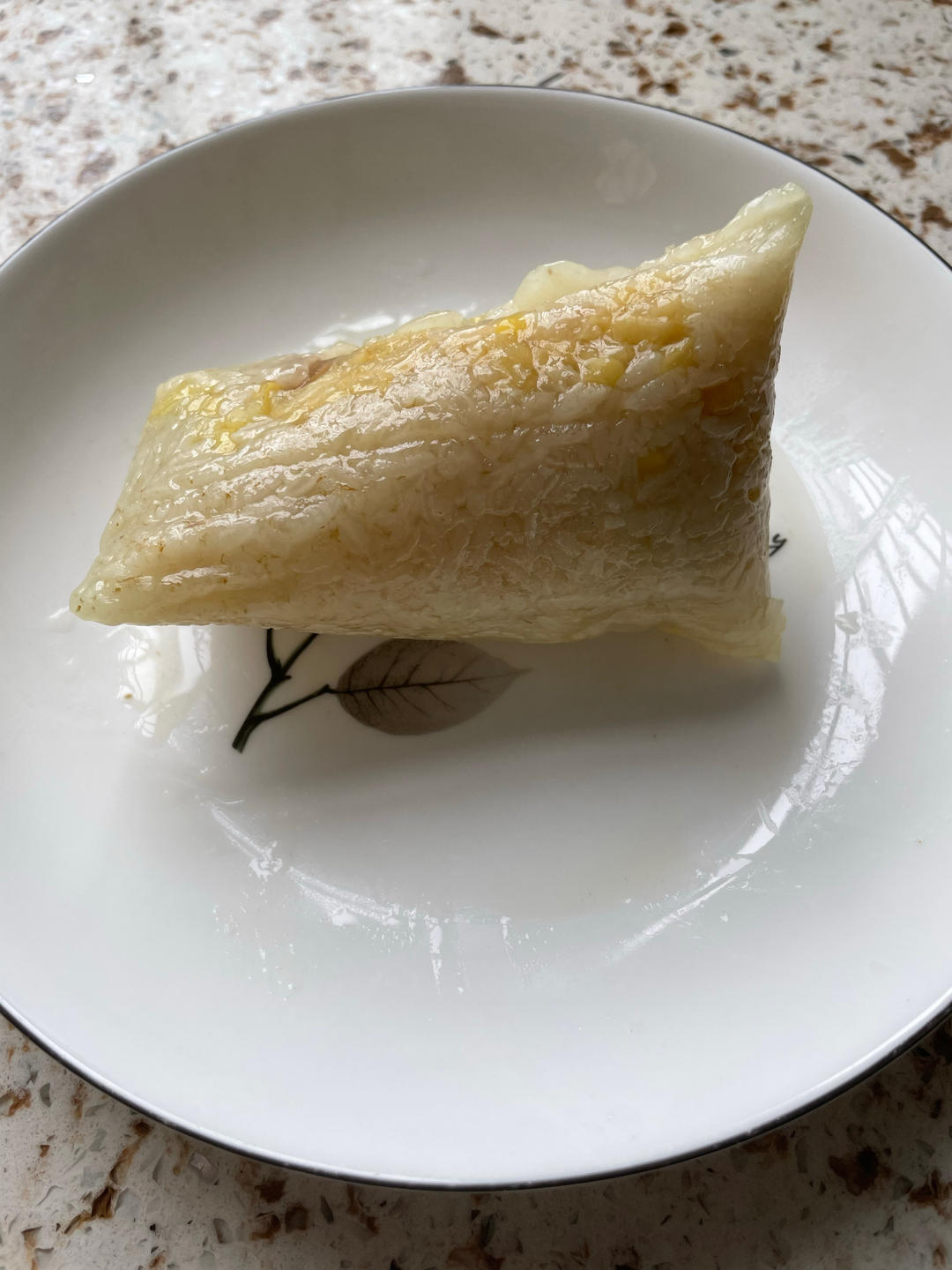 猪肉蛋黄粽(杂粮红枣粽)，有详细的包粽子步骤图。