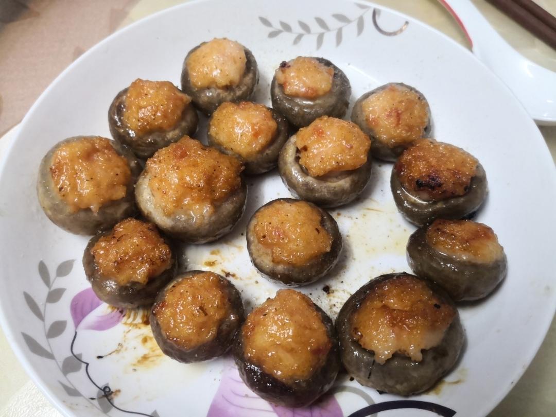 一口爆汁的虾滑酿口蘑