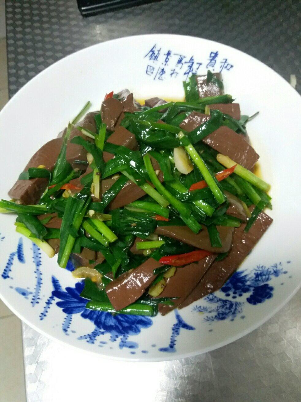 韭菜炒鸭血
