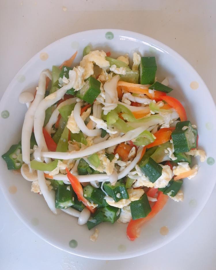秋葵滑蛋炒鲜菇
