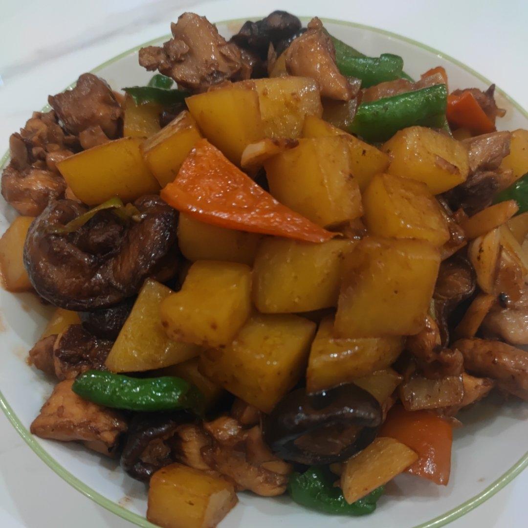 土豆焖鸡/黄焖鸡