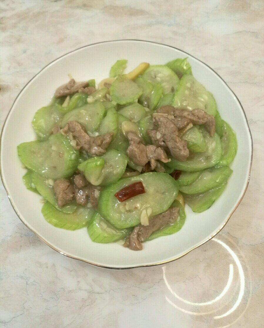丝瓜炒肉片