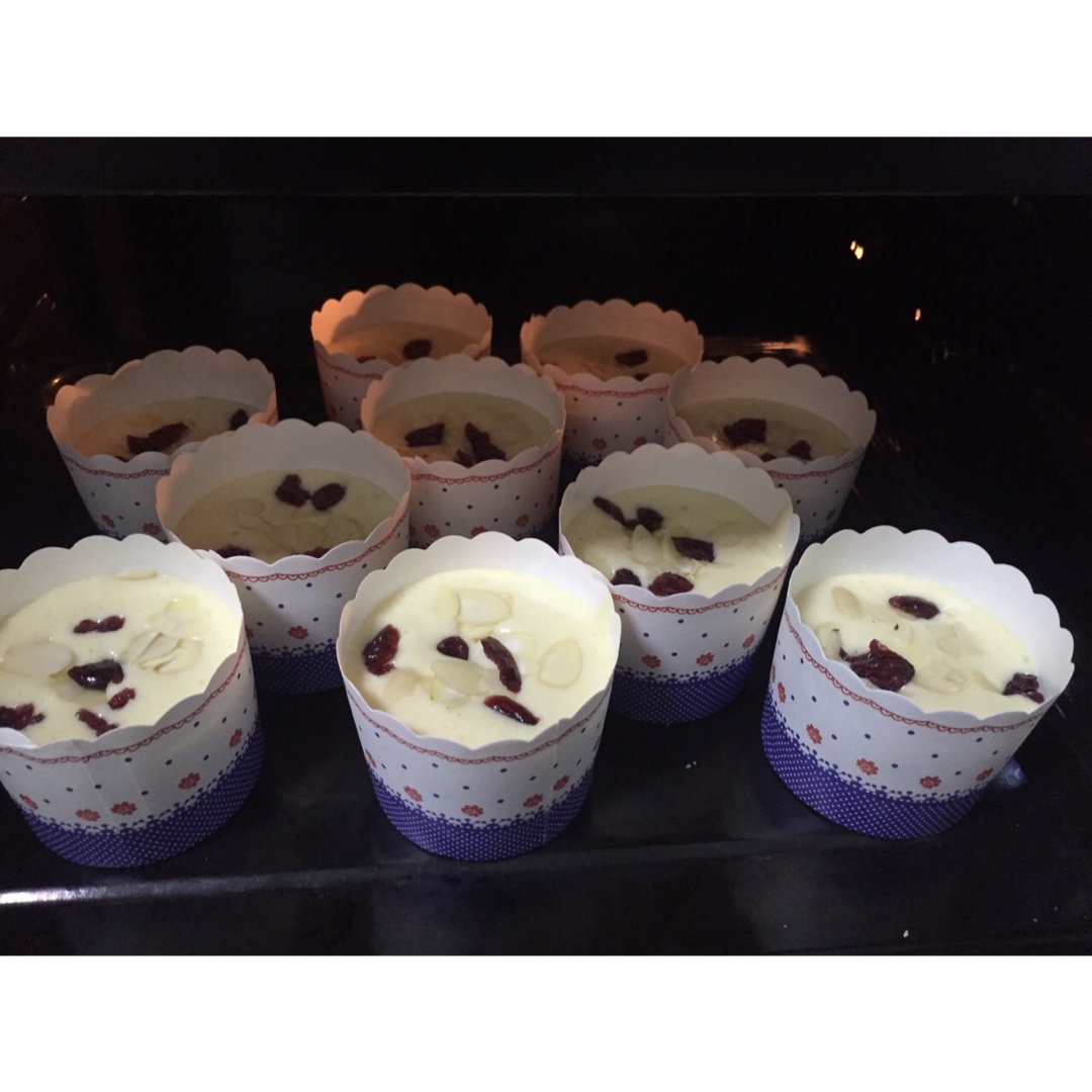 不会回缩的纸杯蛋糕--海氏烤箱定制