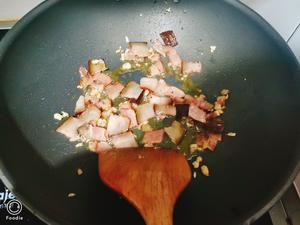 无敌下饭的甜晒莴苣干炒老腊肉的做法 步骤5