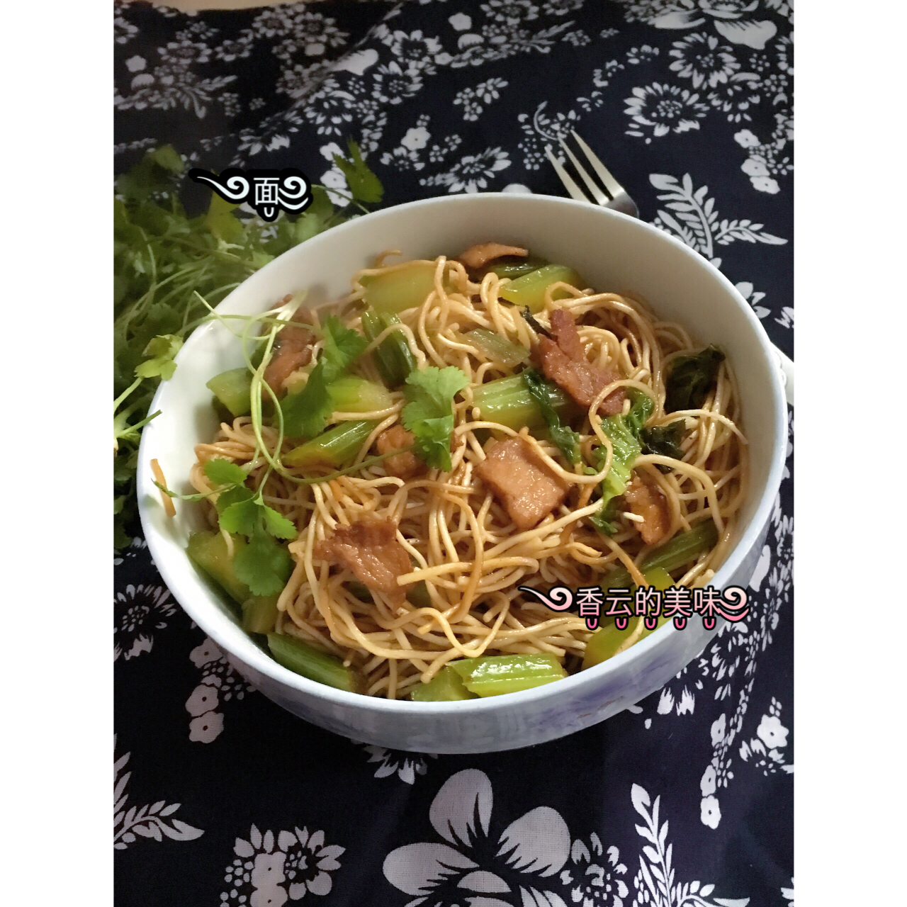 小豆芽肉末卤面条