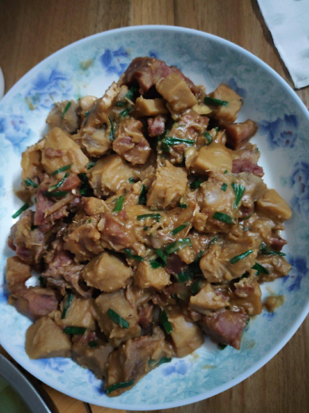 秋冬惹味菜单：香芋腊鸭煲