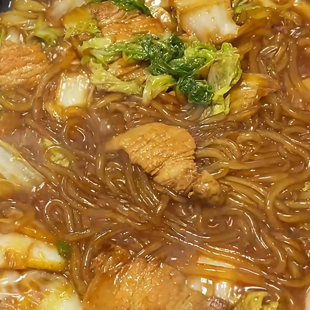 妈妈牌白菜猪肉炖粉条的做法