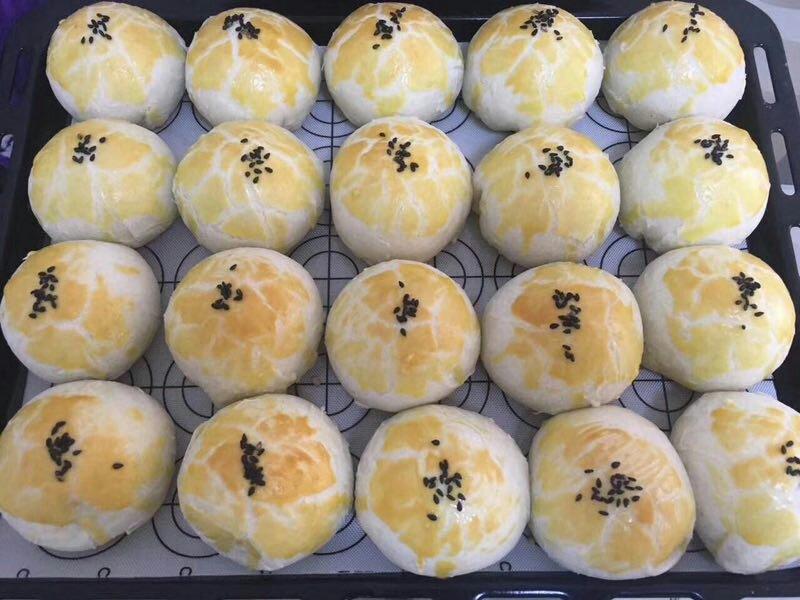 酥到掉渣的蛋黄酥