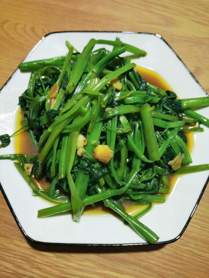 爆炒耗油空心菜