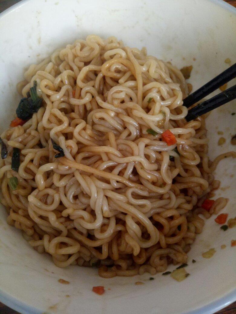 10分钟搞定的一碗葱油拌面