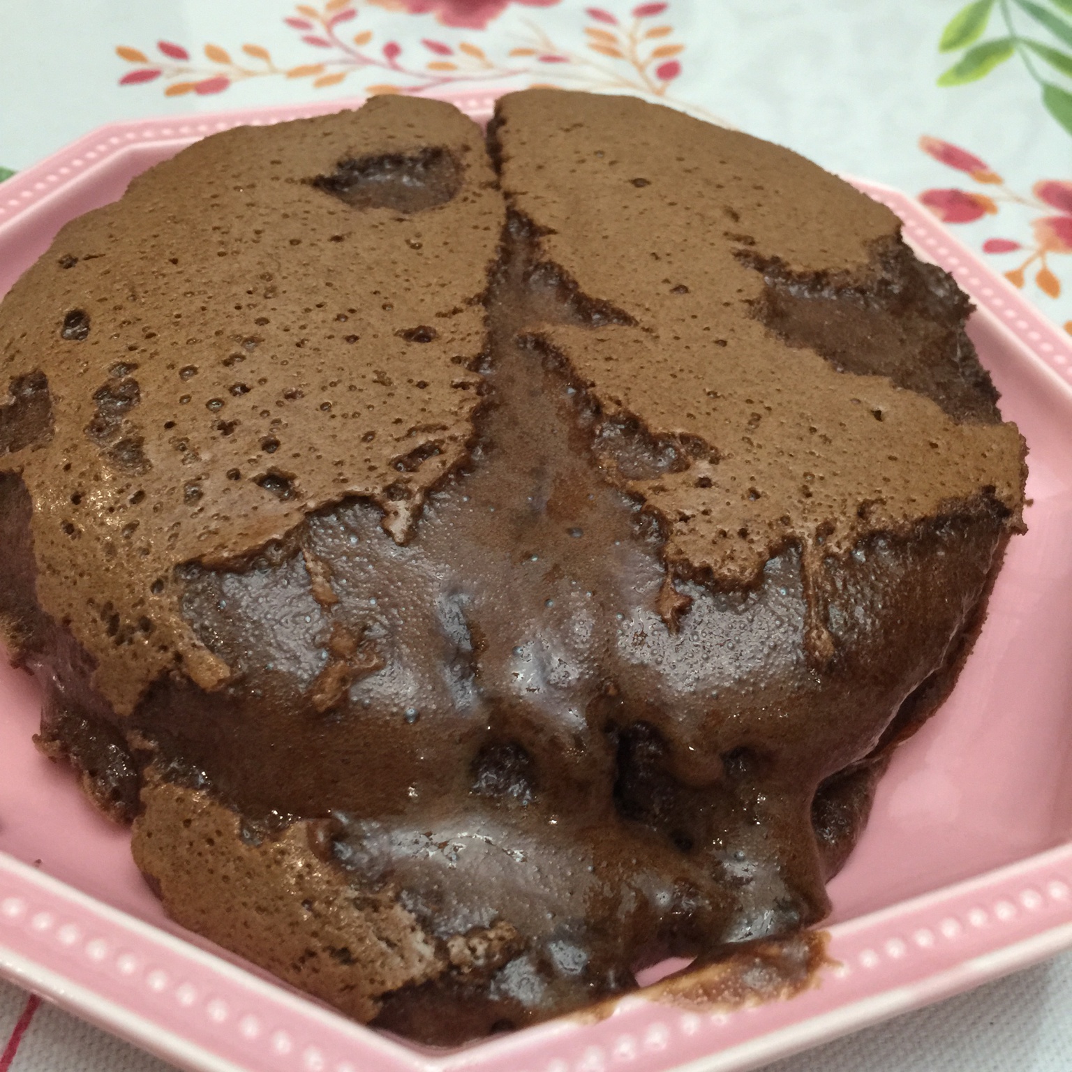 爆浆的巧克力凹蛋糕