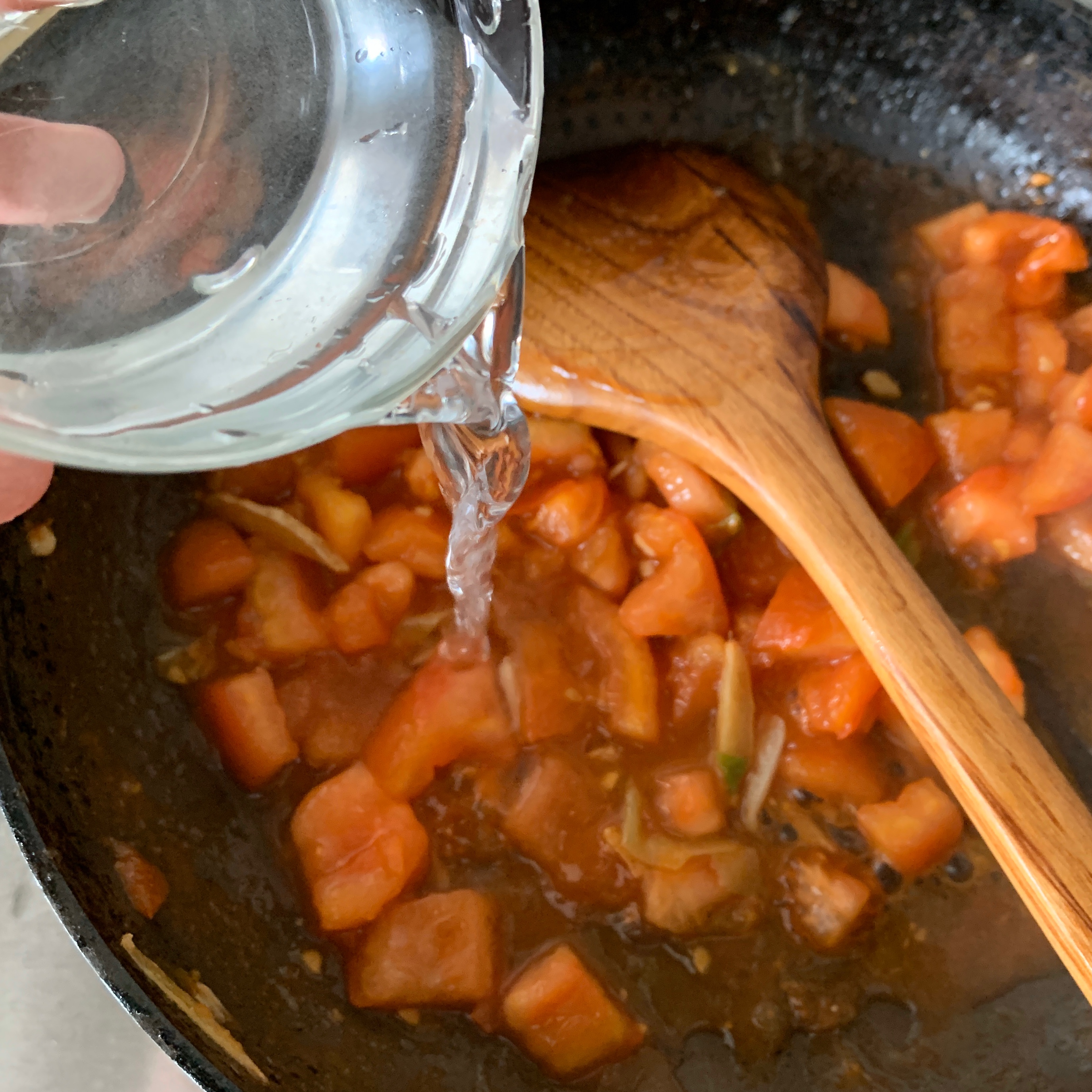 网红茄汁火腿酸汤面的做法 步骤7