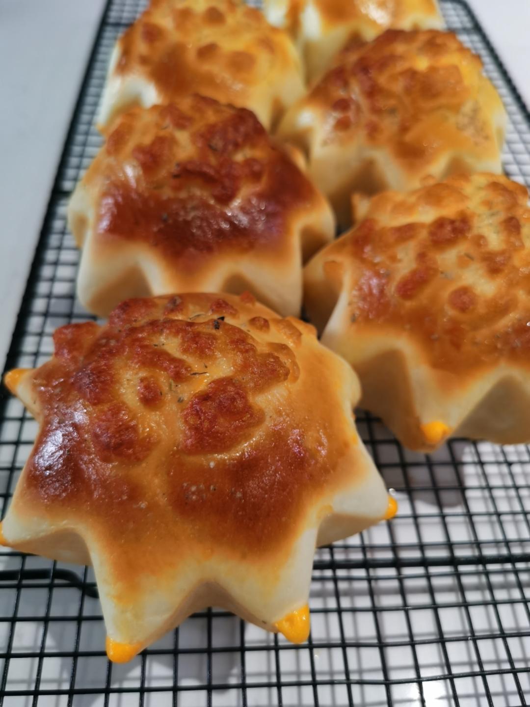 哈喽！面包你好～ 土豆培根八角面包
