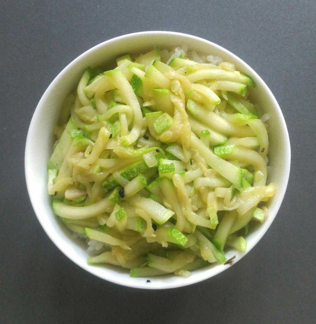 辣炒西葫芦丝