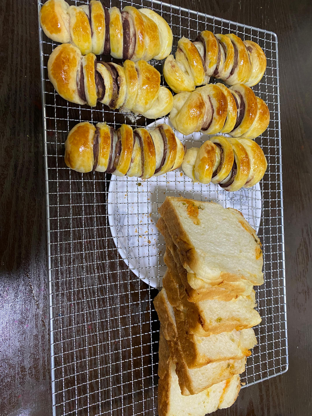 红豆沙面包卷——好吃得不得了#皮黑森林#