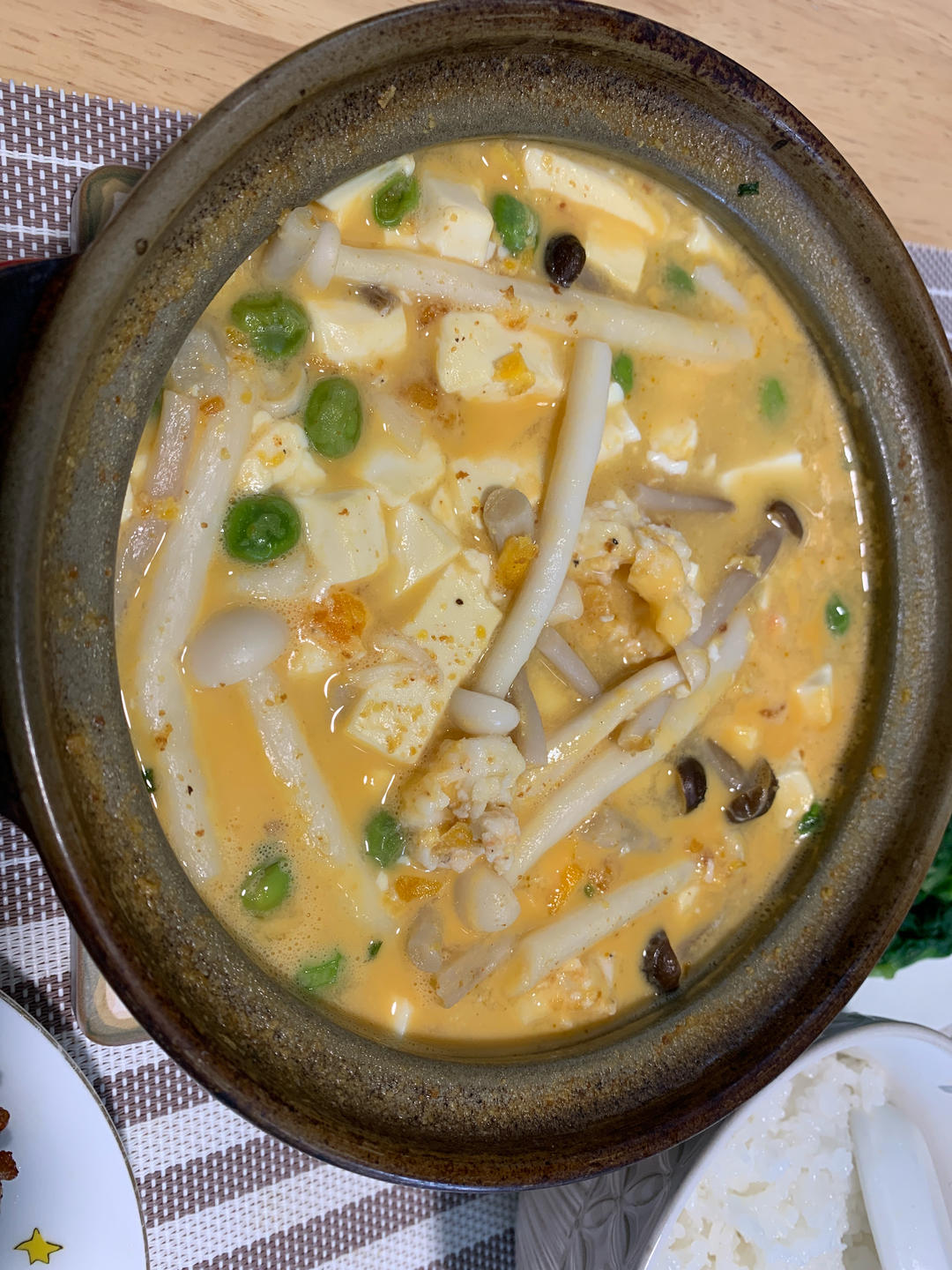 鲜掉眉毛！咸蛋黄鲜虾豆腐｜天冷煮一锅，暖胃又舒心