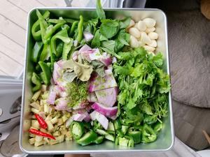 泰式绿咖喱牛肉——自制绿咖喱酱的做法 步骤2