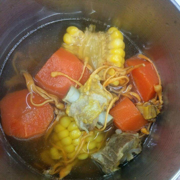 虫草花玉米排骨汤