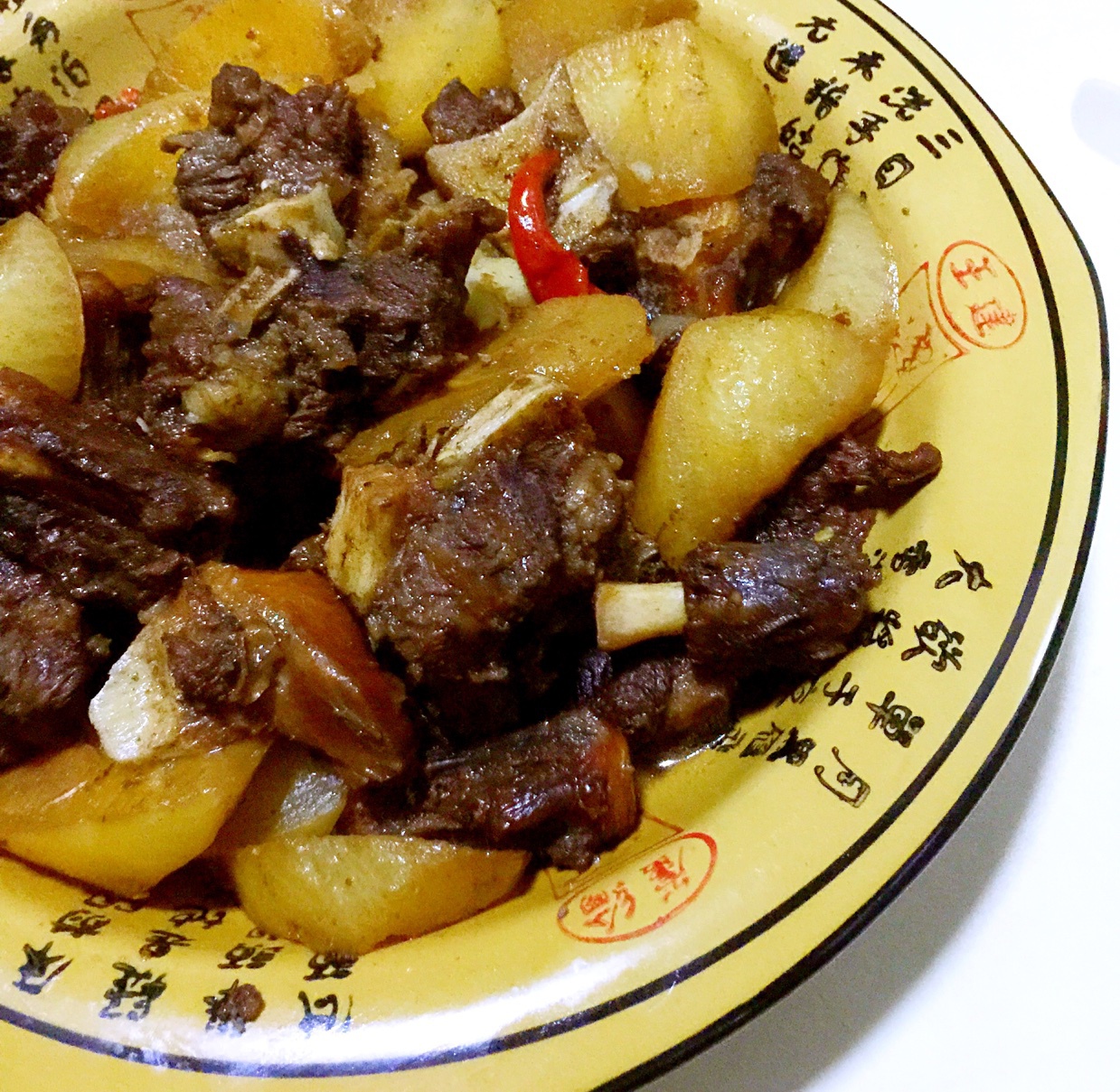 家常土豆烧牛尾