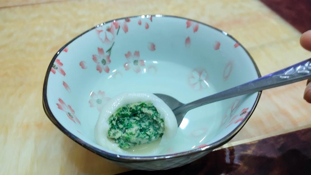 上海本地荠菜肉汤团
