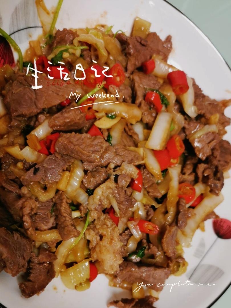 下饭神器又来了，试试这道白菜梗炒牛肉！！