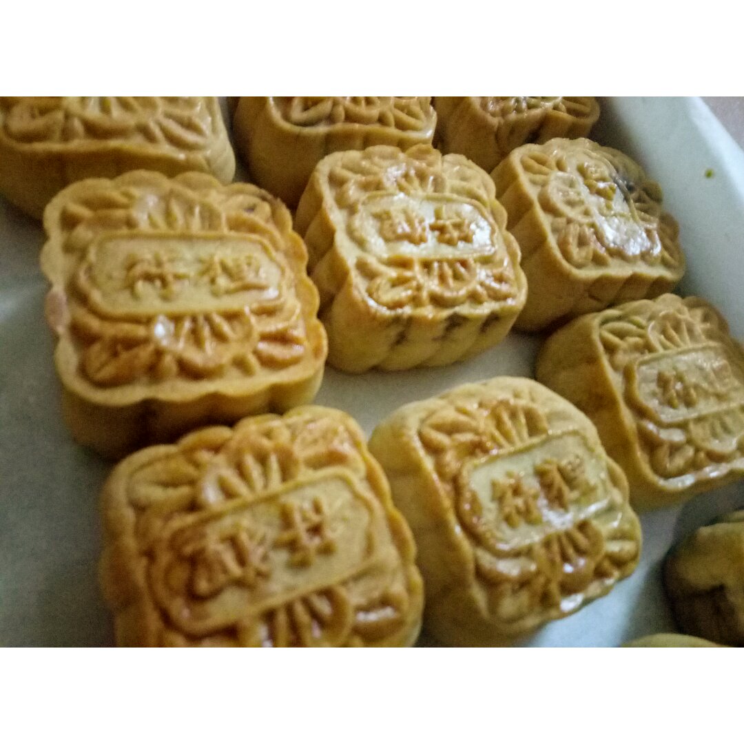 广式月饼－－蛋黄豆沙月饼