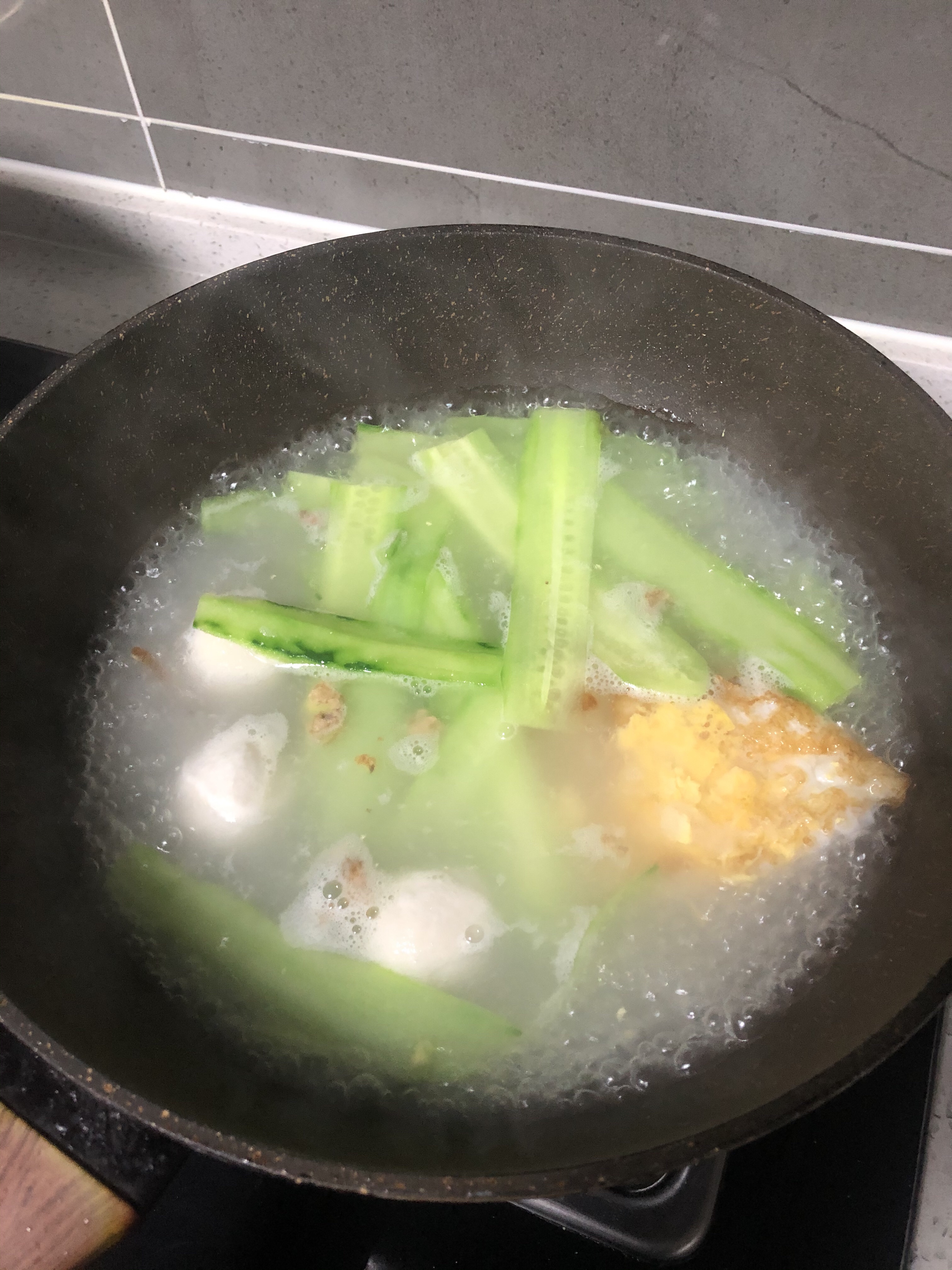 黄瓜荷包蛋丸子汤的做法